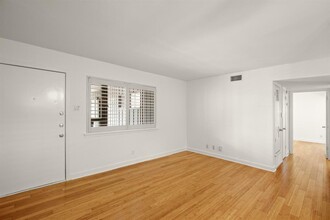 2303 East Side Dr in Austin, TX - Building Photo - Building Photo