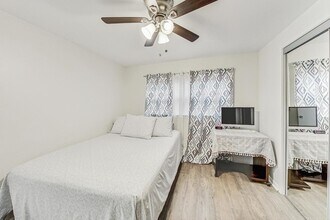 4032 Wesley Ter, Unit 1 in Schiller Park, IL - Foto de edificio - Building Photo