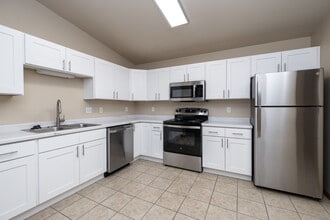 Osgood Townsite Apartments in Fargo, ND - Building Photo - Interior Photo