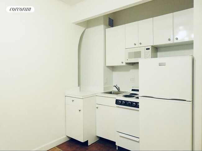 117 W 58th St in New York, NY - Building Photo - Building Photo