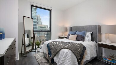 197 W Hubbard St in Chicago, IL - Foto de edificio - Building Photo