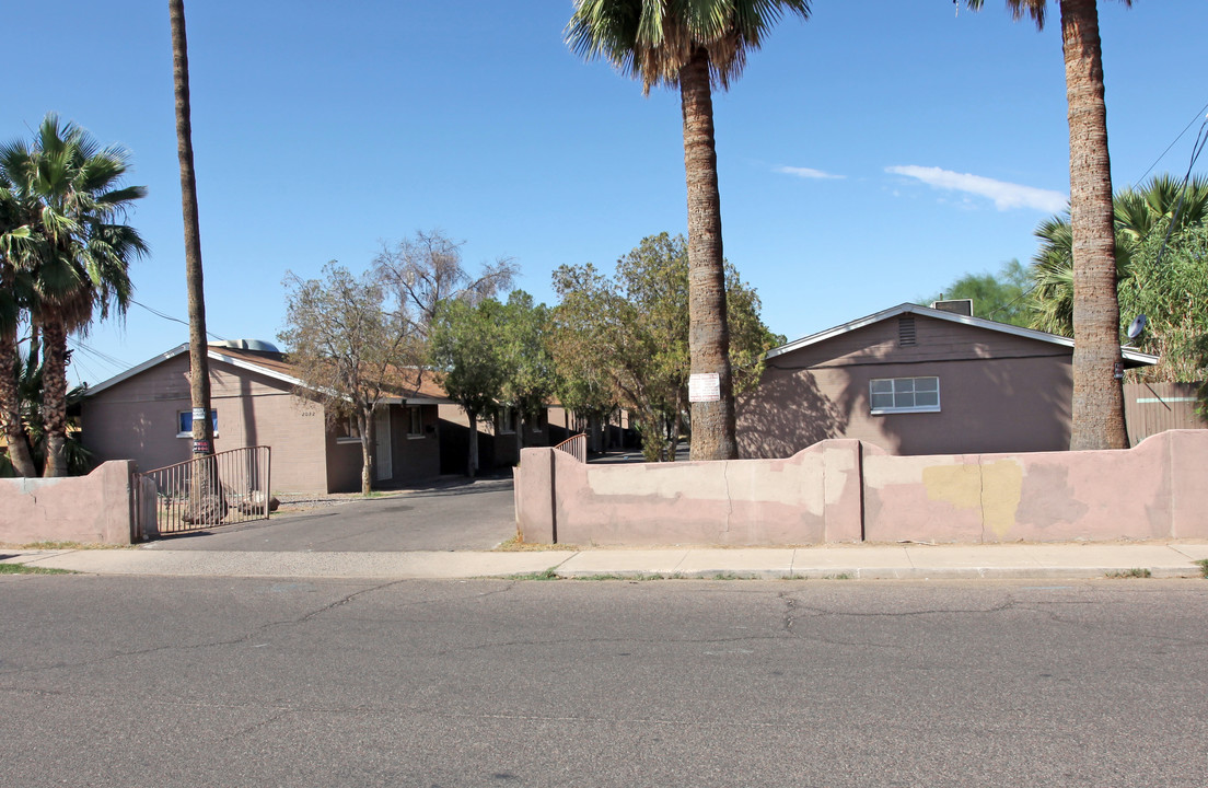 Green Tree Villas in Phoenix, AZ - Building Photo