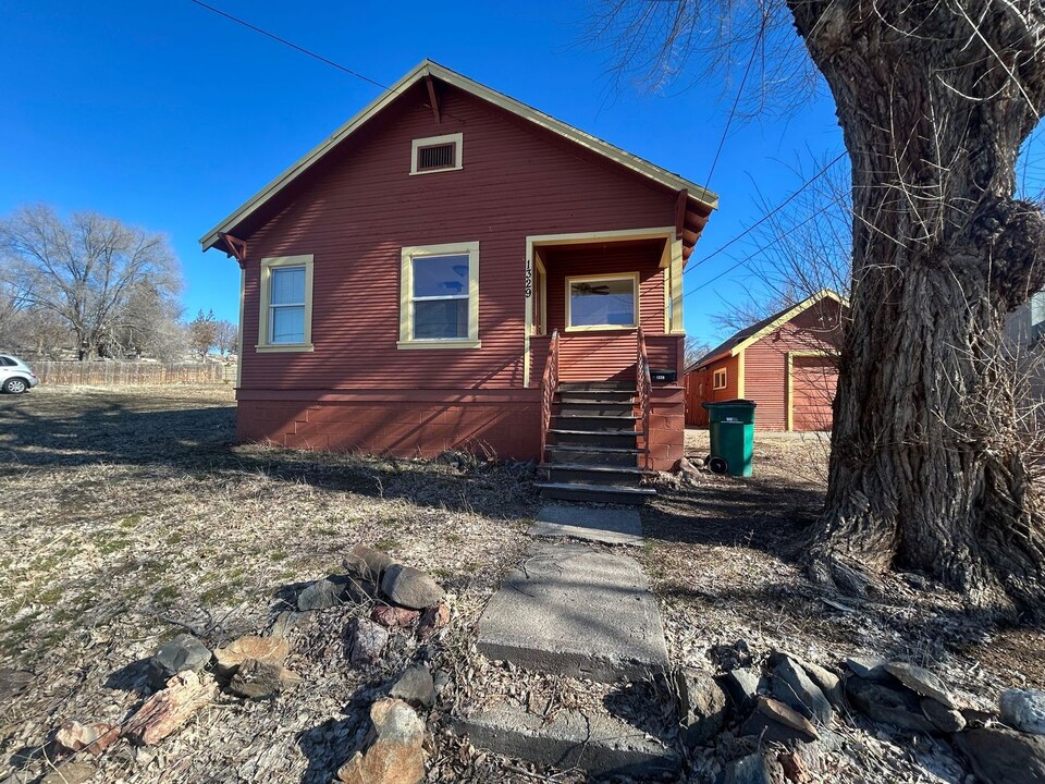 1329 Wilford Ave in Klamath Falls, OR - Foto de edificio