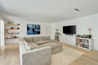 645 NE 55th Terrace in Miami, FL - Building Photo - Building Photo