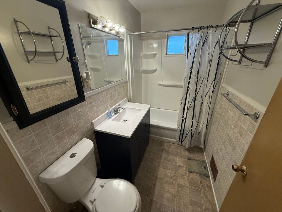 4004 Reservoir Blvd in Columbia Heights, MN - Foto de edificio