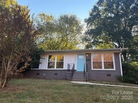 4021 Crestridge Dr in Charlotte, NC - Building Photo