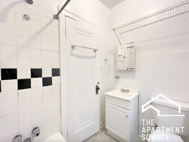 2825 N Burling St, Unit 04 in Chicago, IL - Foto de edificio - Building Photo