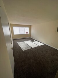 2439 Desplaines Ave, Unit 1 BR photo'