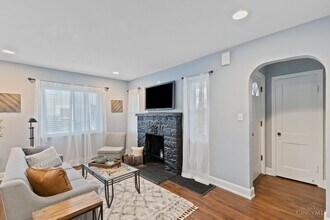 8345 Cherry Ln in Cincinnati, OH - Foto de edificio - Building Photo