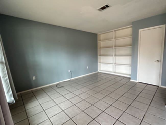 82 Easy St in Gulfport, MS - Foto de edificio - Building Photo