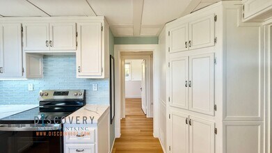 1028 Hollywood Ave in Oakland, CA - Building Photo - Building Photo
