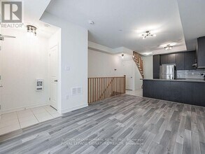 1150 Stroud Ln in Mississauga, ON - Building Photo - Building Photo
