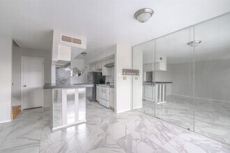 6633 W Airport Blvd in Houston, TX - Building Photo - Building Photo