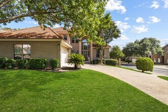 922 Serene Meadows in San Antonio, TX - Building Photo - Building Photo