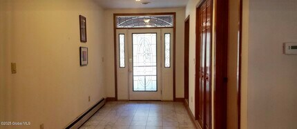 123 Homestead Rd in Saratoga Springs, NY - Building Photo - Building Photo