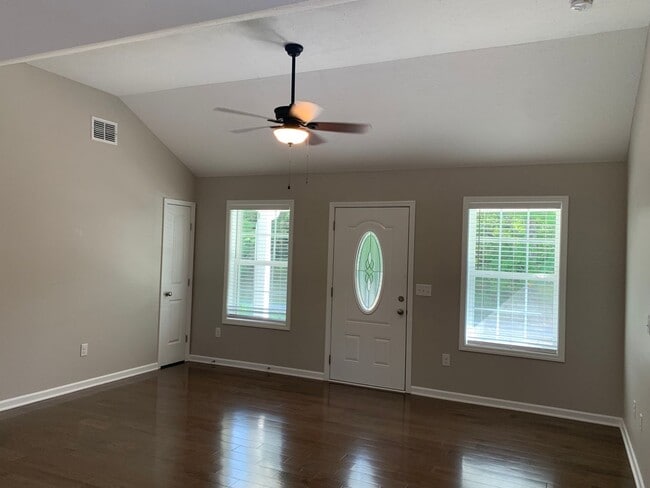 111 Grosch Ln in Tullahoma, TN - Building Photo - Building Photo