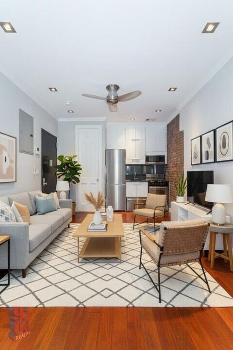 15 W 103rd St, Unit 1A in New York, NY - Foto de edificio