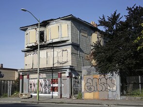 3277 Martin Luther King Jr Way in Oakland, CA - Building Photo - Building Photo