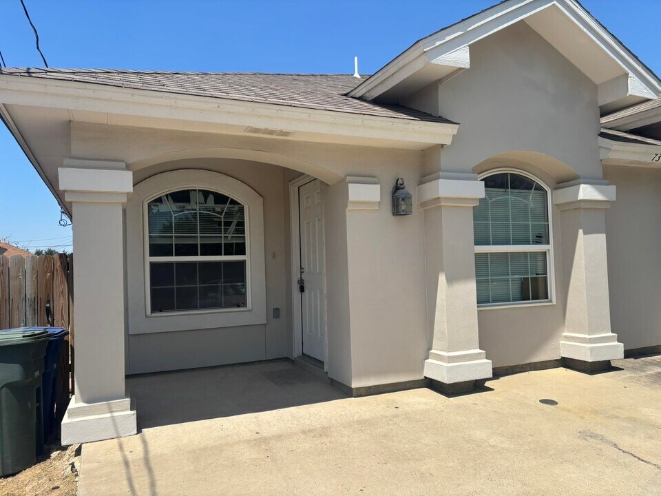 7308 Michigan Ave in Laredo, TX - Building Photo
