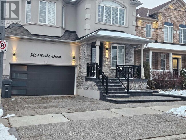 5454 Tasha Dr in Mississauga, ON - Building Photo - Building Photo