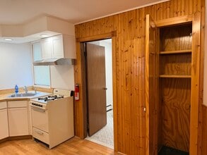 44 W 7th St, Unit 1F in Bayonne, NJ - Foto de edificio - Building Photo