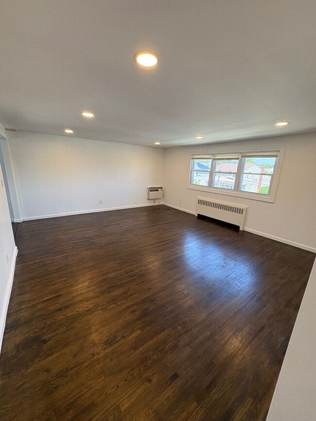 115 Lawson Ave, Unit unit 2 in East Rockaway, NY - Building Photo - Building Photo