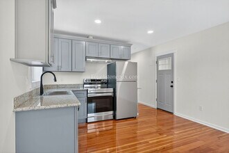 4938 SE Foster Rd in Portland, OR - Foto de edificio - Building Photo