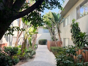 Addison Apartments in Sherman Oaks, CA - Foto de edificio - Building Photo