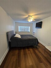 5712 Hollywood Blvd, Unit 1 in Hollywood, FL - Foto de edificio - Building Photo