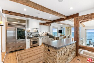 24920 Malibu Rd in Malibu, CA - Building Photo - Building Photo