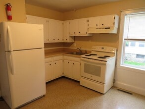 37 Rock St in Norwood, MA - Building Photo - Building Photo