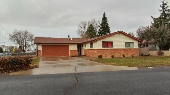 property at 5718 Alva Ave