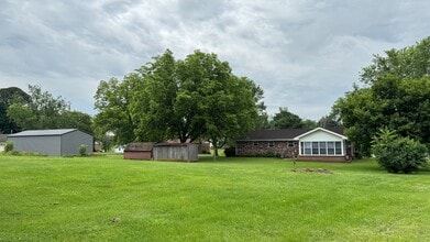 101 Hickory Ln in Sweetwater, TN - Building Photo - Building Photo