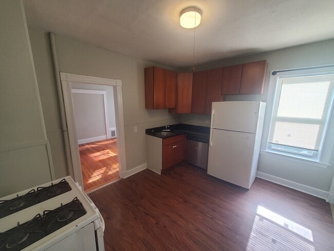 247 Boston St, Unit 1 in Boston, MA - Building Photo - Building Photo