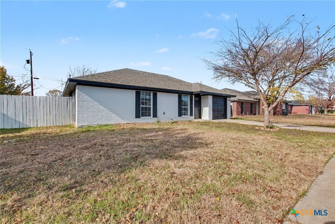 2701 Cross Timber Dr in Killeen, TX - Building Photo