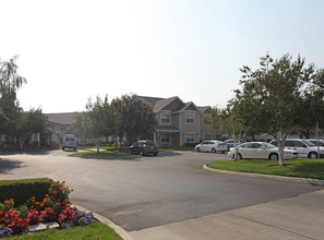 Dale Commons Senior Community in Modesto, CA - Building Photo - Building Photo