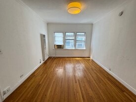 1960 Argyle Ave, Unit 8 in Los Angeles, CA - Building Photo