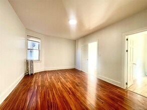 51-60 48th St in Queens, NY - Building Photo - Building Photo