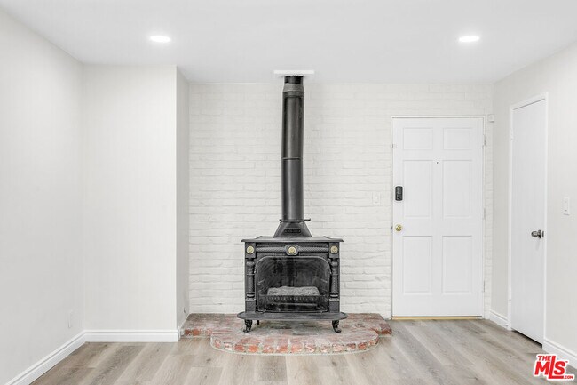 10634 Holman Ave in Los Angeles, CA - Building Photo - Building Photo