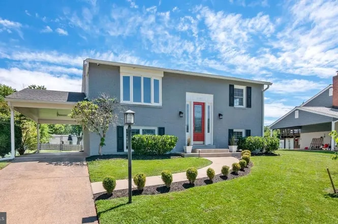 4223 Lees Corner Rd in Chantilly, VA - Building Photo