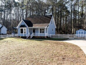 2555 N Shiloh Rd in Garner, NC - Building Photo - Building Photo