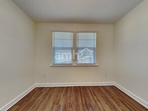 5807 Hampton Creek Rd in Jacksonville, FL - Foto de edificio - Building Photo