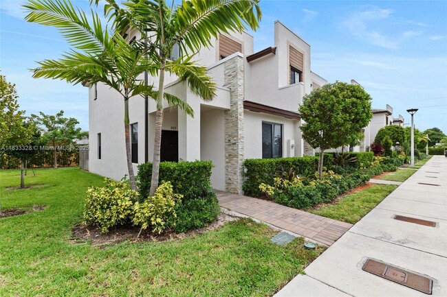 965 NE 211th St in North Miami Beach, FL - Building Photo - Building Photo
