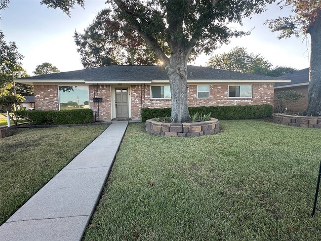 property at 1132 Mahlmann St