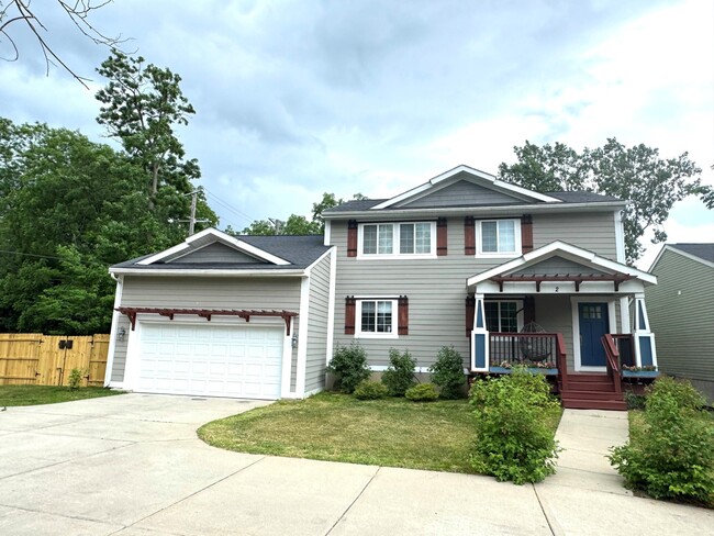property at 2 Maple Vlg Ct
