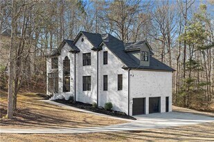 6015 Canaan Woods Dr SW in Atlanta, GA - Building Photo