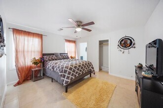 8041 Howard Dr in Houston, TX - Building Photo - Building Photo