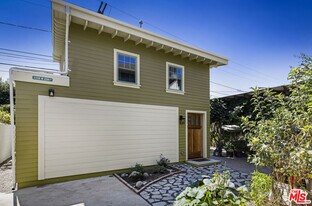 2358 W 20th St in Los Angeles, CA - Building Photo