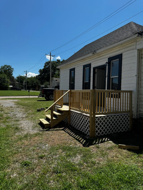 property at 823.5 Jennings Ave