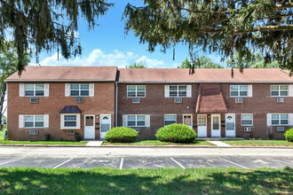 Fox Pointe in Hi-Nella, NJ - Foto de edificio - Building Photo